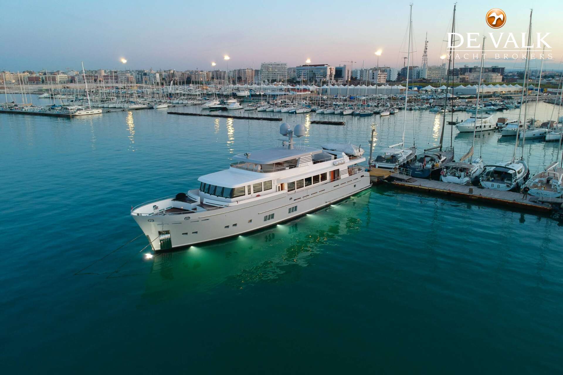 Van Der Valk Explorer 37M