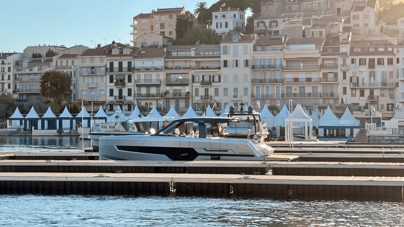 Sealine S390