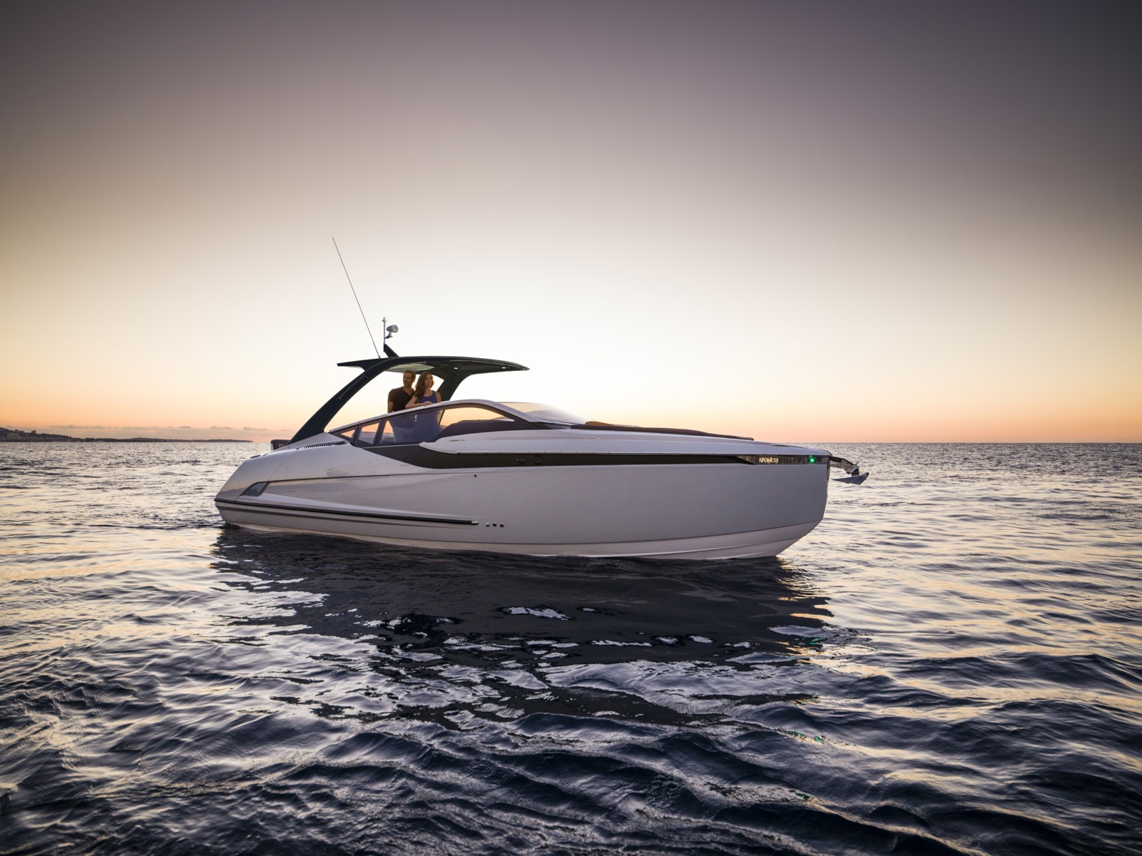F//LINE 33 Outboard