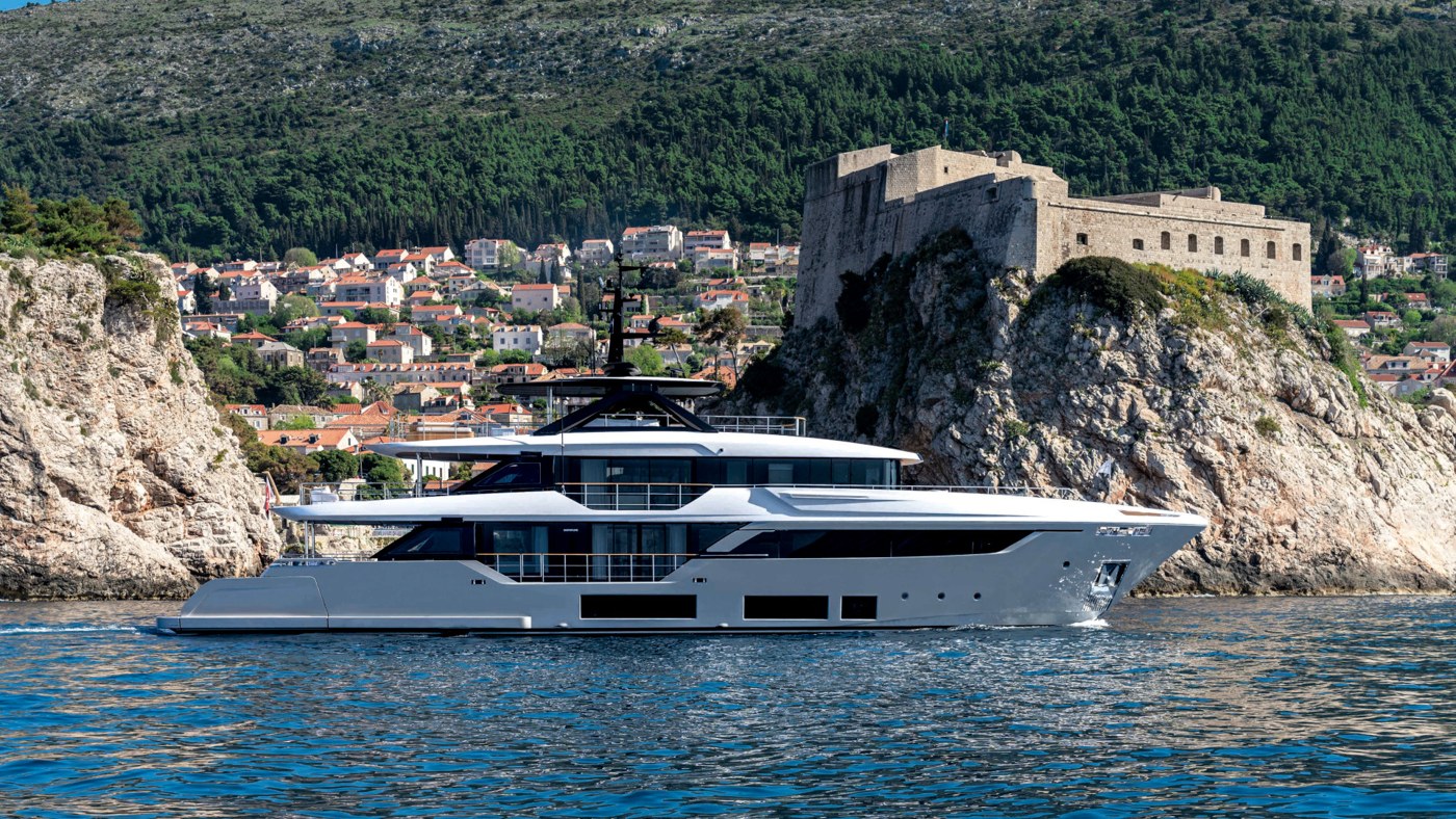 Custom Line Navetta 38