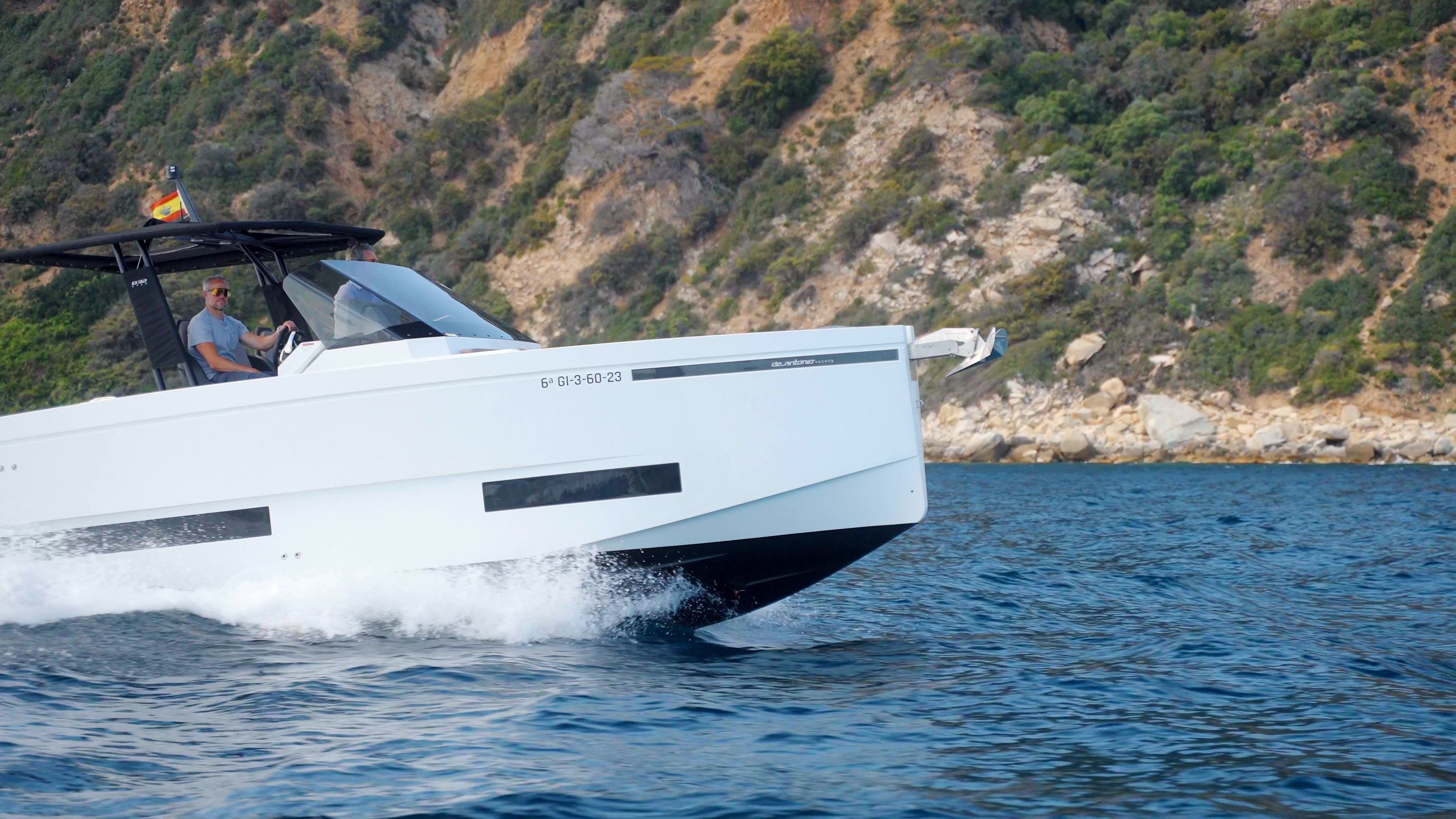 De Antonio Yachts D32