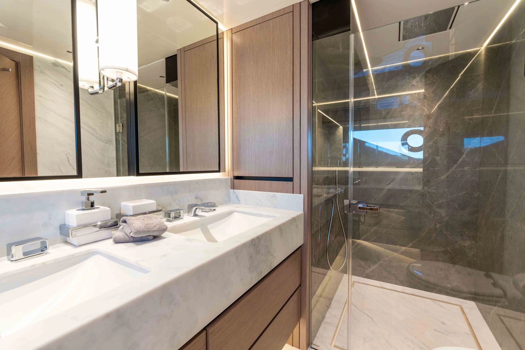 90 Ocean Enclosed