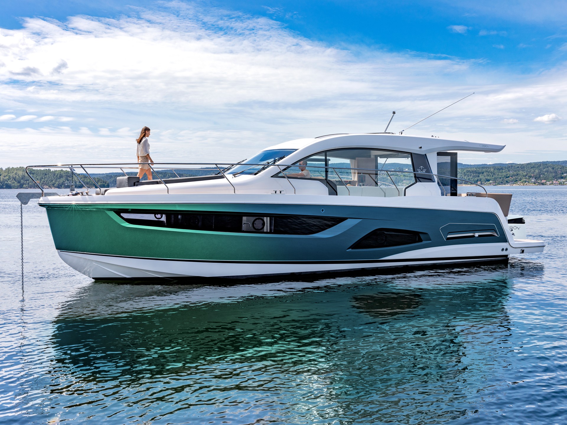 Sealine C390v
