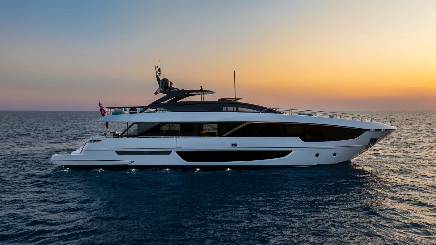 Riva 102' Corsaro Super