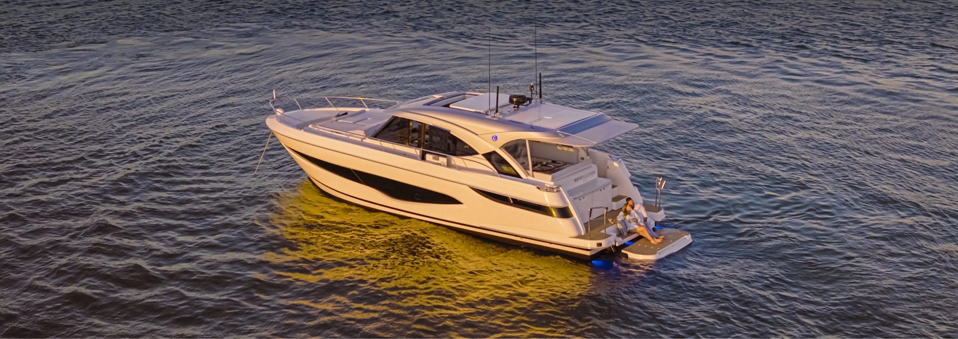 Riviera 4300 Sports Express